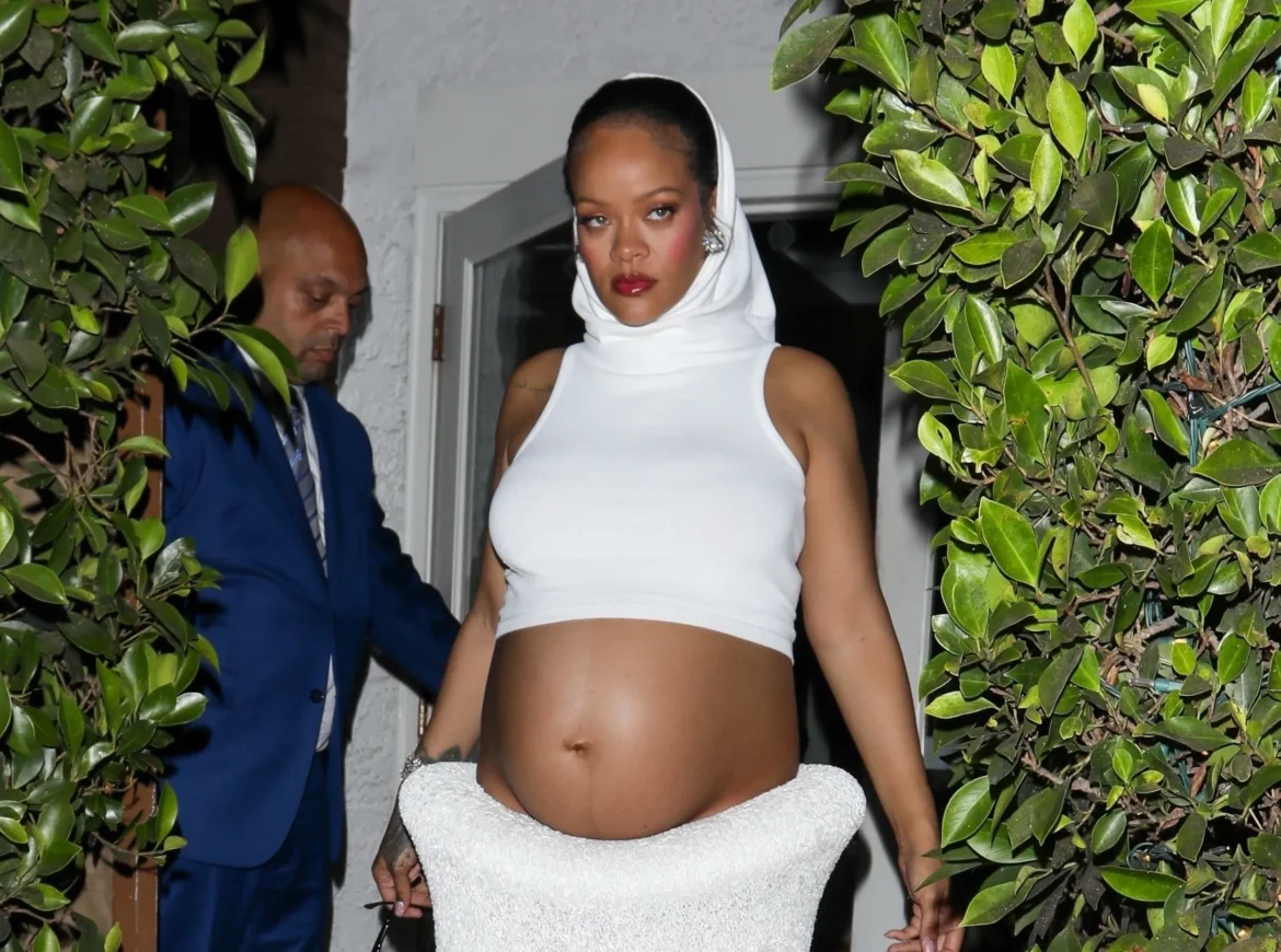 Rihanna Shows Off Baby Bump at Giorgio Baldi in Sculptural White Maison Alaia Skirt Set final 19 copy