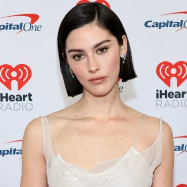 Gracie Abrams congratulates Taylor Swift on engagement news during concert