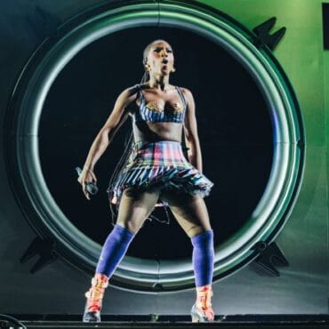 NMEAR NME GLASTO 2025 DOECHII LIVE ANDY FORD 12@2000x1270 696x442 1