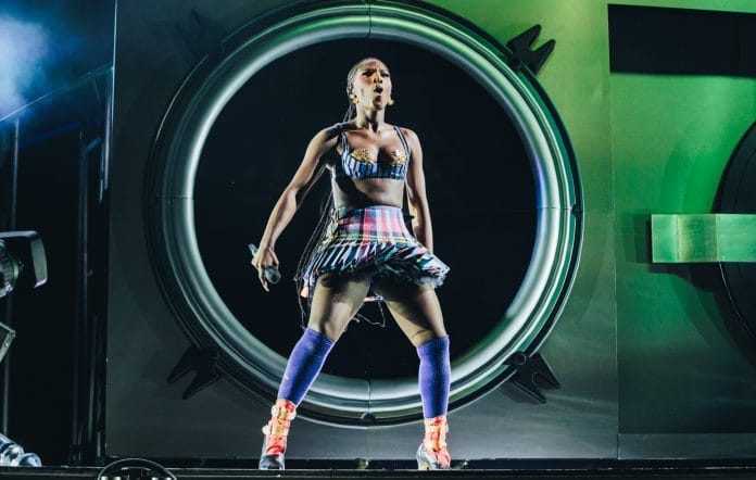 NMEAR NME GLASTO 2025 DOECHII LIVE ANDY FORD 12@2000x1270 696x442 1