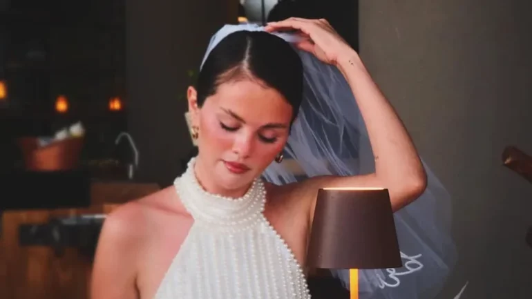 Selena Gomez shares photos from bachelorette party in Mexico