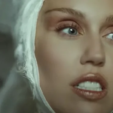 Miley Cyrus wrote Secrets as peace offering for Billy Ray Cyrus