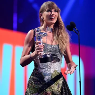 Taylor Swift breaks Spotify record