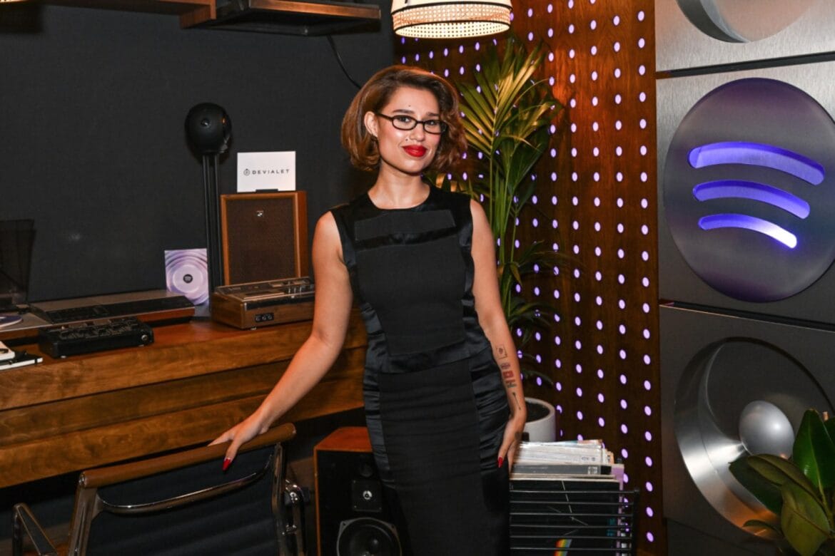 RAYEs stolen car with songwriting books reunited with singer