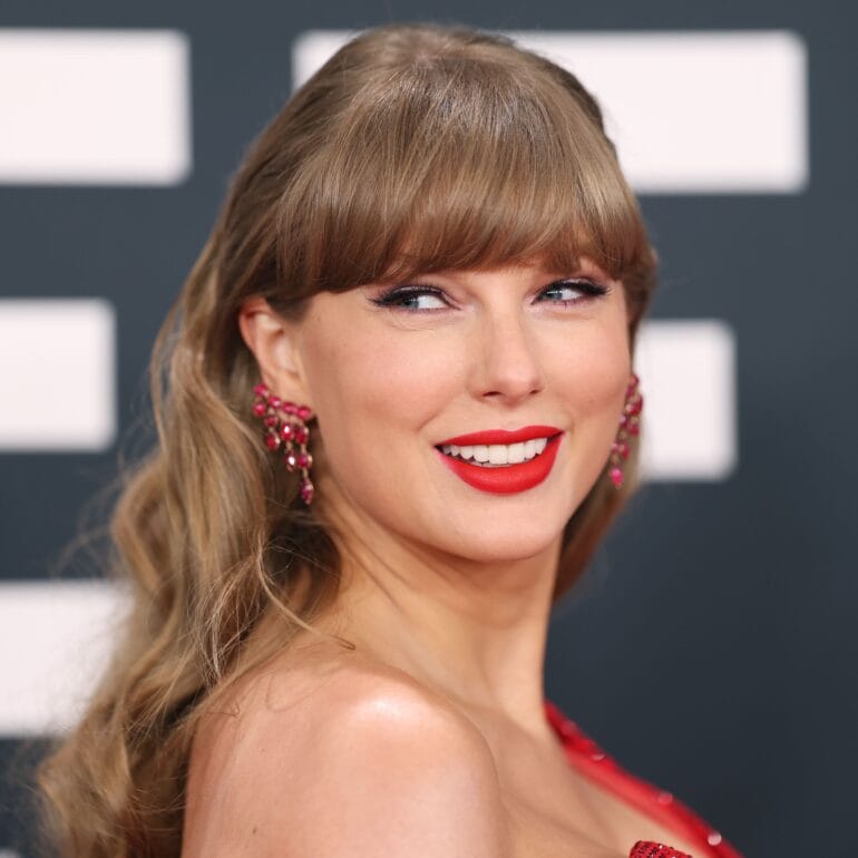 Taylor Swift sparks stream of donations to two year old cancer patient