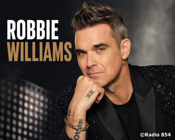 Robbie Williams joins Miss Monique on stage at Carl Cox’s Ibiza residency 72 Robbie Williams